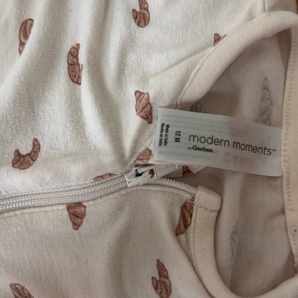12m Croissant Pastry Bread Print Zipper Onesie Romper Modern Moments Gerber 12 m - Picture 4 of 5